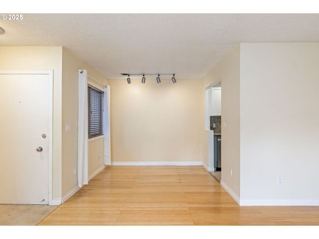 125 OSWEGO, Lake Oswego, OR 97035