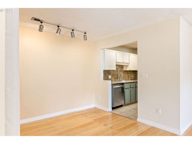 125 OSWEGO, Lake Oswego, OR 97035