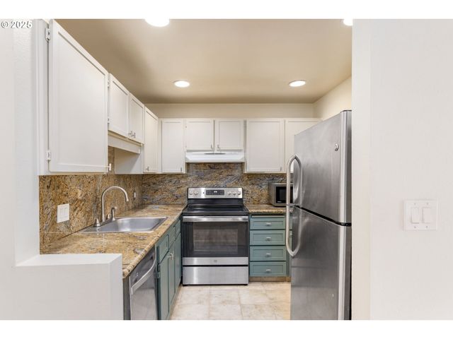 125 OSWEGO, Lake Oswego, OR 97035