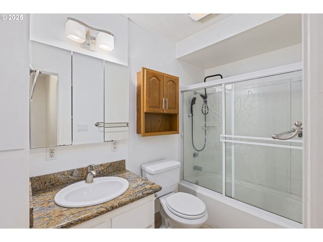 125 OSWEGO, Lake Oswego, OR 97035