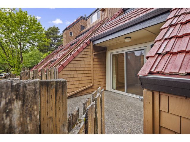125 OSWEGO, Lake Oswego, OR 97035