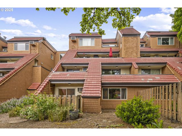125 OSWEGO, Lake Oswego, OR 97035