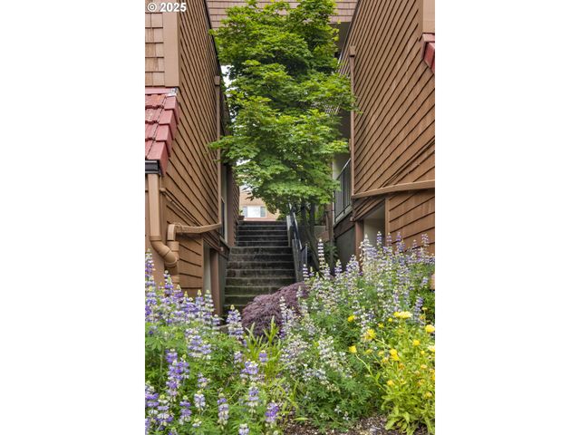 125 OSWEGO, Lake Oswego, OR 97035