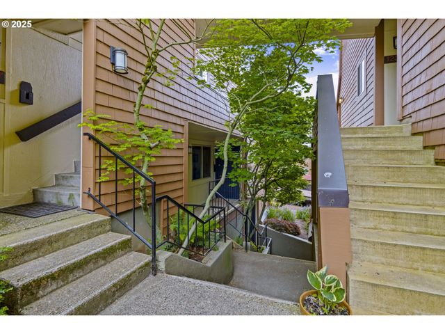 125 OSWEGO, Lake Oswego, OR 97035