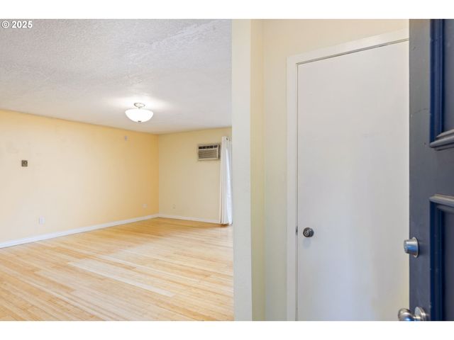 125 OSWEGO, Lake Oswego, OR 97035