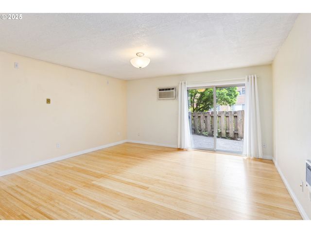 125 OSWEGO, Lake Oswego, OR 97035