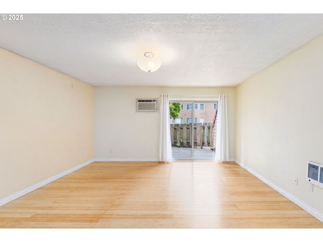 125 OSWEGO, Lake Oswego, OR 97035