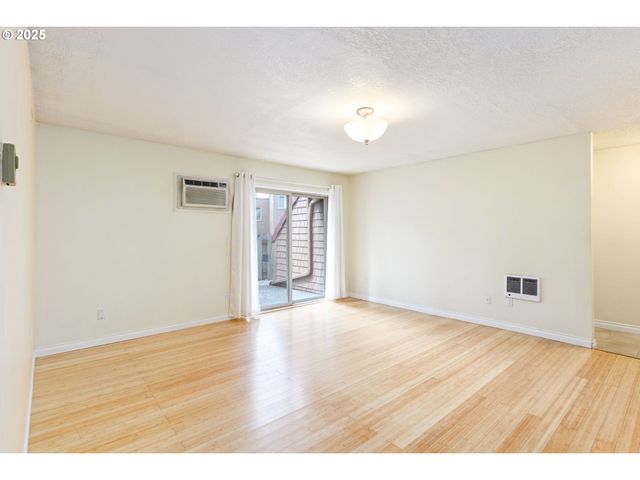 125 OSWEGO, Lake Oswego, OR 97035