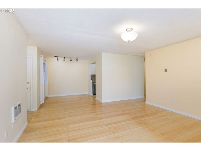 125 OSWEGO, Lake Oswego, OR 97035