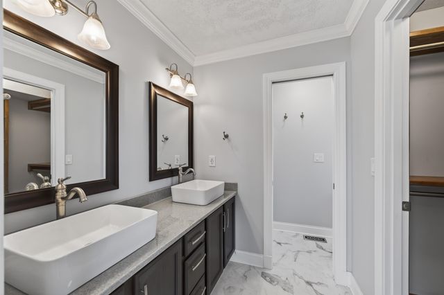 11237 W Carr Ct, Wichita, KS 67209