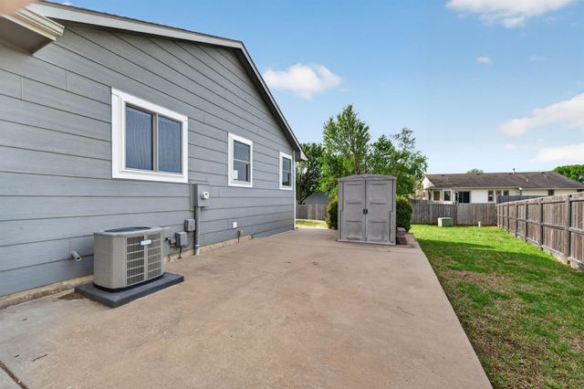 11237 W Carr Ct, Wichita, KS 67209