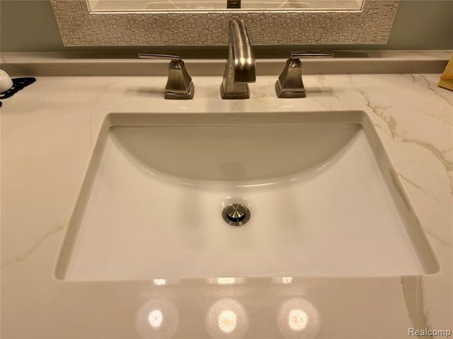 3041 High Pointe Ridge Road, Lake Orion, MI 48359