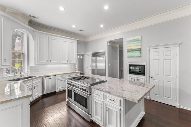 5611 Garden Point Drive, Kingwood, TX 77345