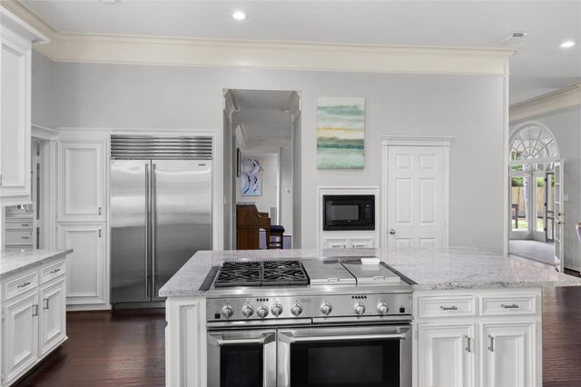5611 Garden Point Drive, Kingwood, TX 77345