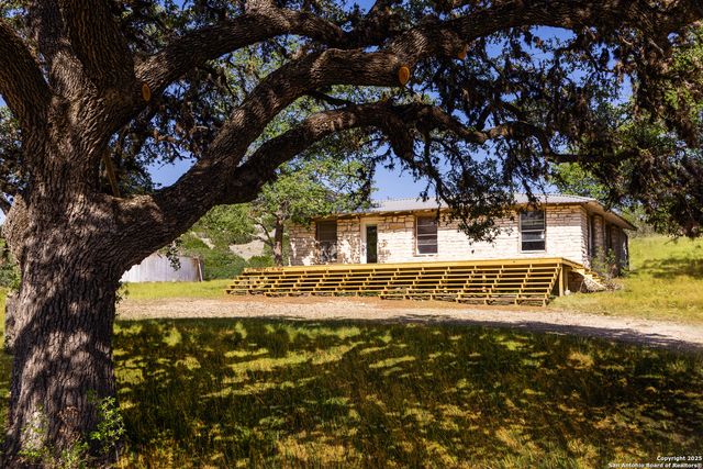 14910 Bullhead Rd, Rocksprings, TX 78880