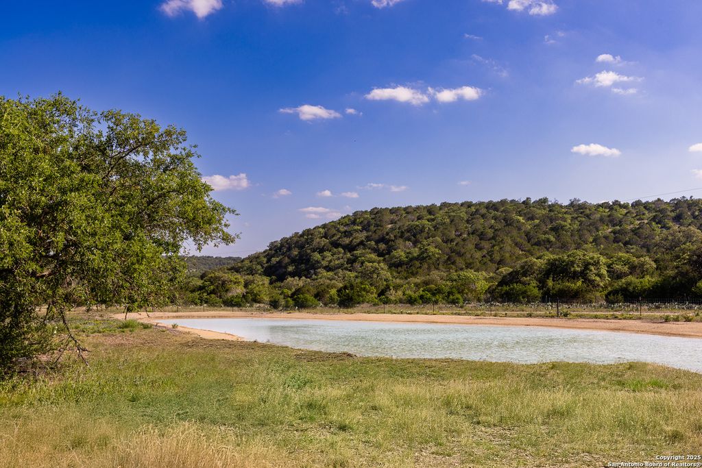 14910 Bullhead Rd, Rocksprings, TX 78880