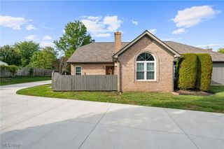 8050 Harbor Creek Drive 2402, Mentor On The Lake, OH 44060