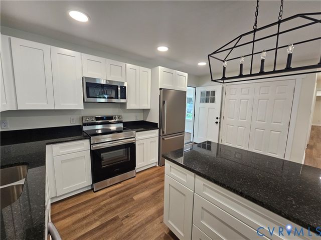 315 Bunker Ln, Sandston, VA 23150