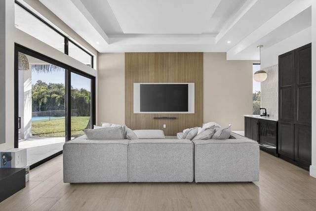 2940 Cessna Way, Wellington, FL 33414