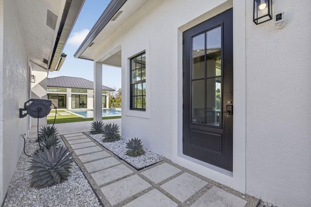 2940 Cessna Way, Wellington, FL 33414