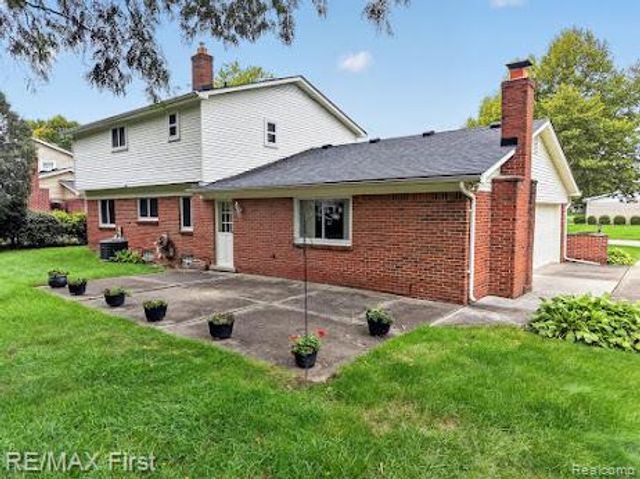 3856 Estates Drive, Troy, MI 48084