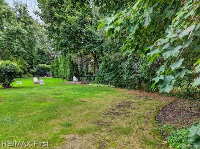 3856 Estates Drive, Troy, MI 48084