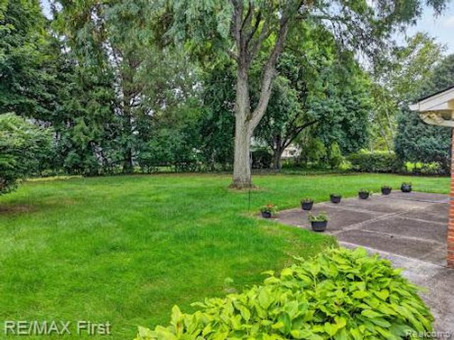 3856 Estates Drive, Troy, MI 48084