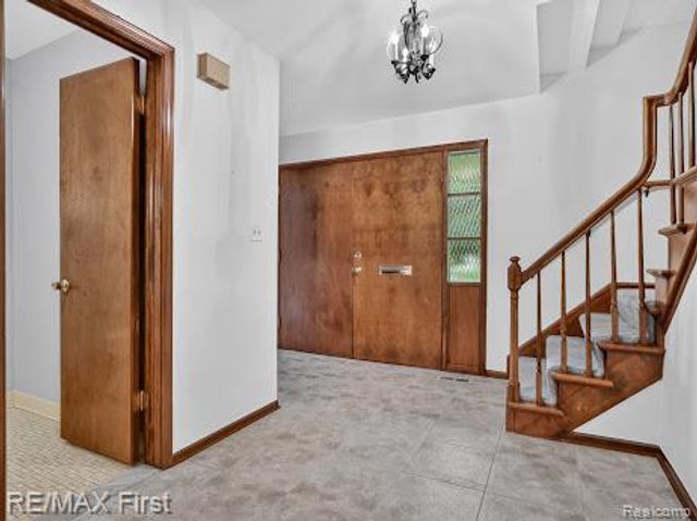 3856 Estates Drive, Troy, MI 48084