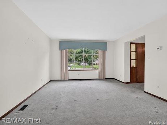 3856 Estates Drive, Troy, MI 48084
