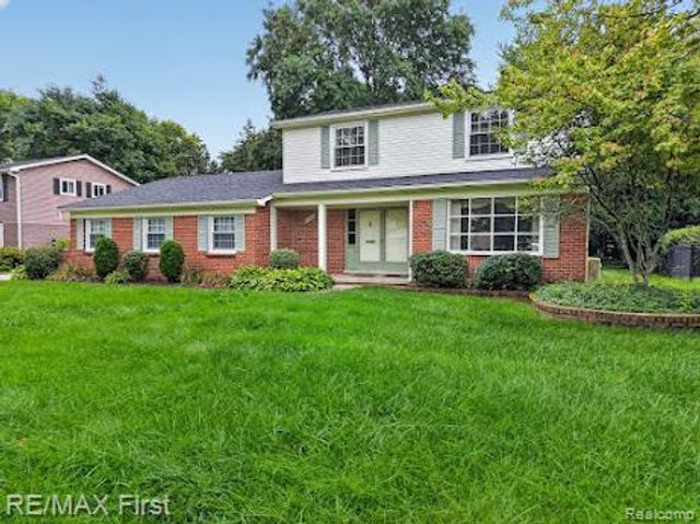 3856 Estates Drive, Troy, MI 48084