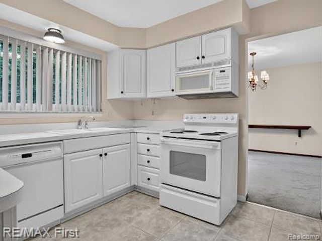 3856 Estates Drive, Troy, MI 48084