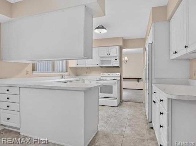 3856 Estates Drive, Troy, MI 48084