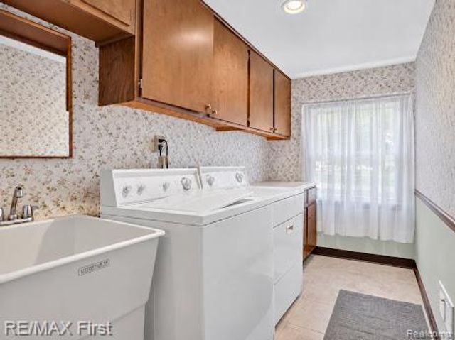 3856 Estates Drive, Troy, MI 48084