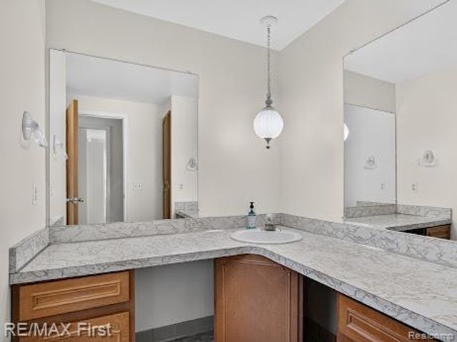 3856 Estates Drive, Troy, MI 48084