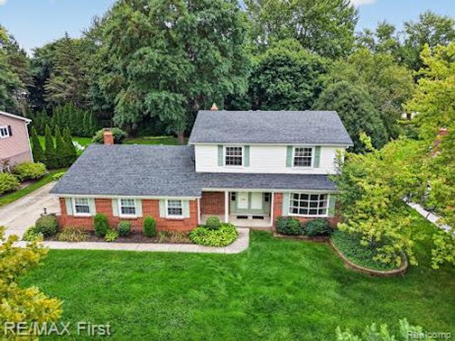 3856 Estates Drive, Troy, MI 48084