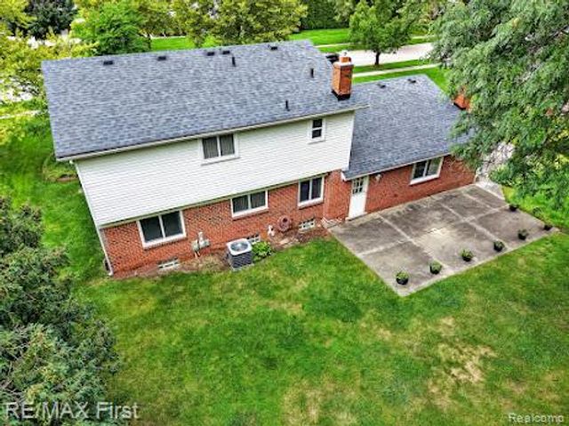 3856 Estates Drive, Troy, MI 48084