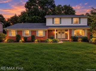3856 Estates Drive, Troy, MI 48084