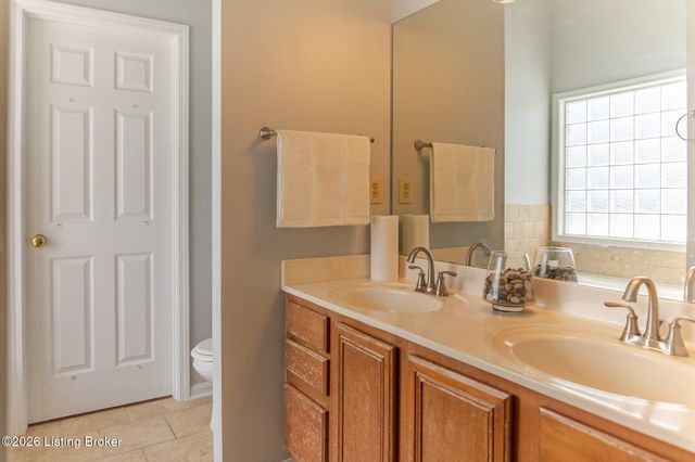 10815 Silvermoon Ct, Louisville, KY 40241
