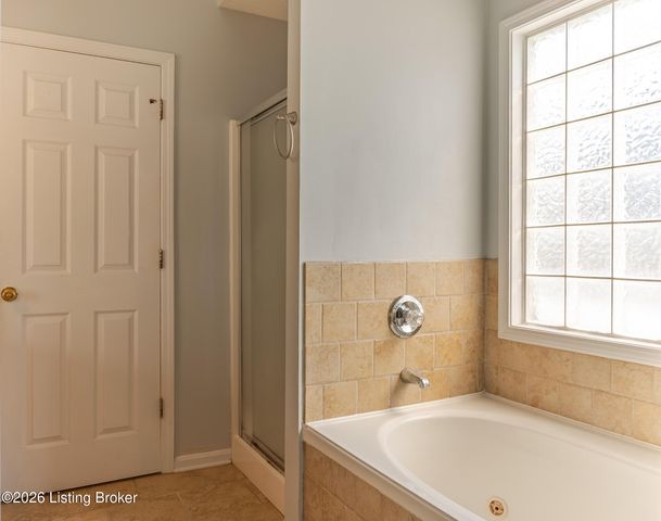 10815 Silvermoon Ct, Louisville, KY 40241