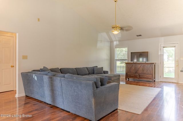10815 Silvermoon Ct, Louisville, KY 40241