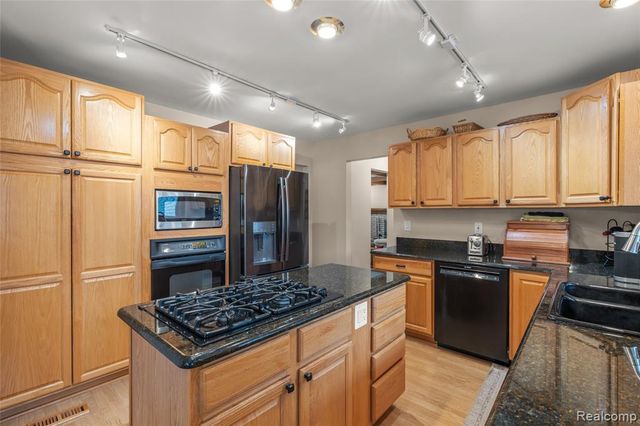 25423 Skye Drive, Farmington Hills, MI 48336