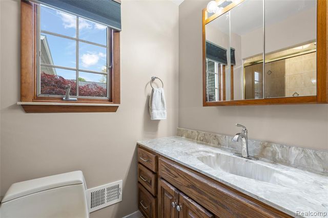 25423 Skye Drive, Farmington Hills, MI 48336