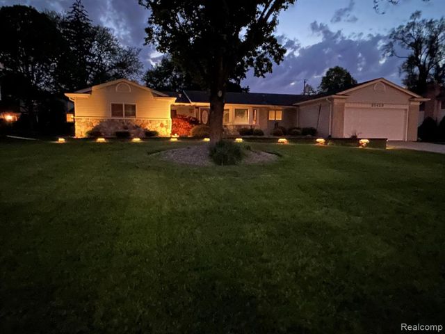 25423 Skye Drive, Farmington Hills, MI 48336