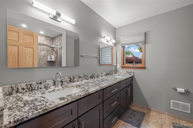 25423 Skye Drive, Farmington Hills, MI 48336