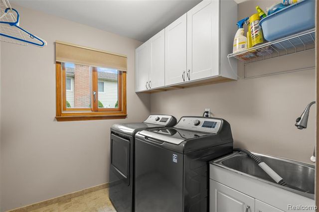 25423 Skye Drive, Farmington Hills, MI 48336