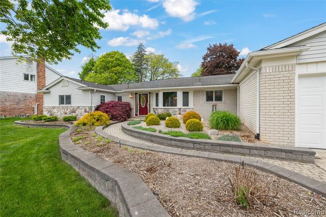 25423 Skye Drive, Farmington Hills, MI 48336
