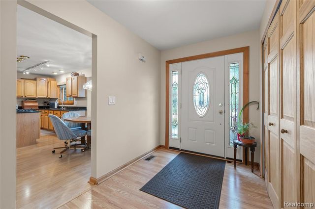 25423 Skye Drive, Farmington Hills, MI 48336