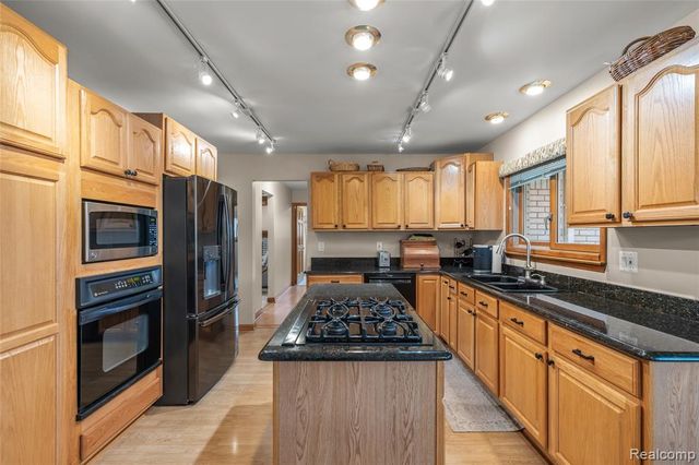 25423 Skye Drive, Farmington Hills, MI 48336