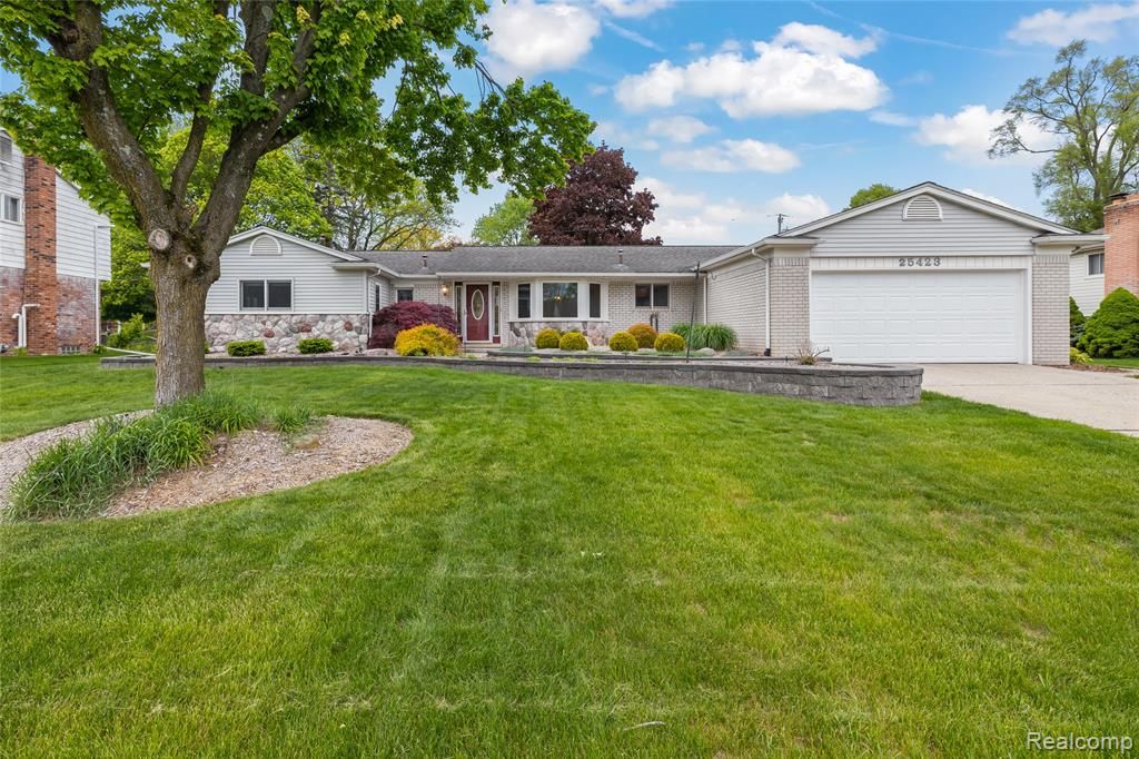 25423 Skye Drive, Farmington Hills, MI 48336