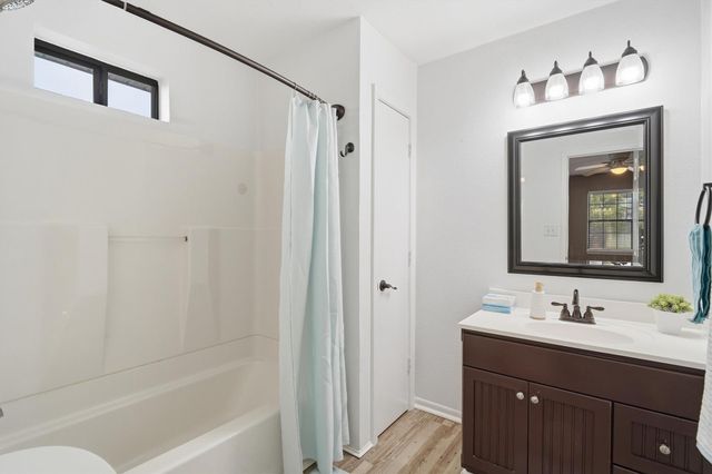 271 Barracuda Street, Bayou Vista, TX 77563